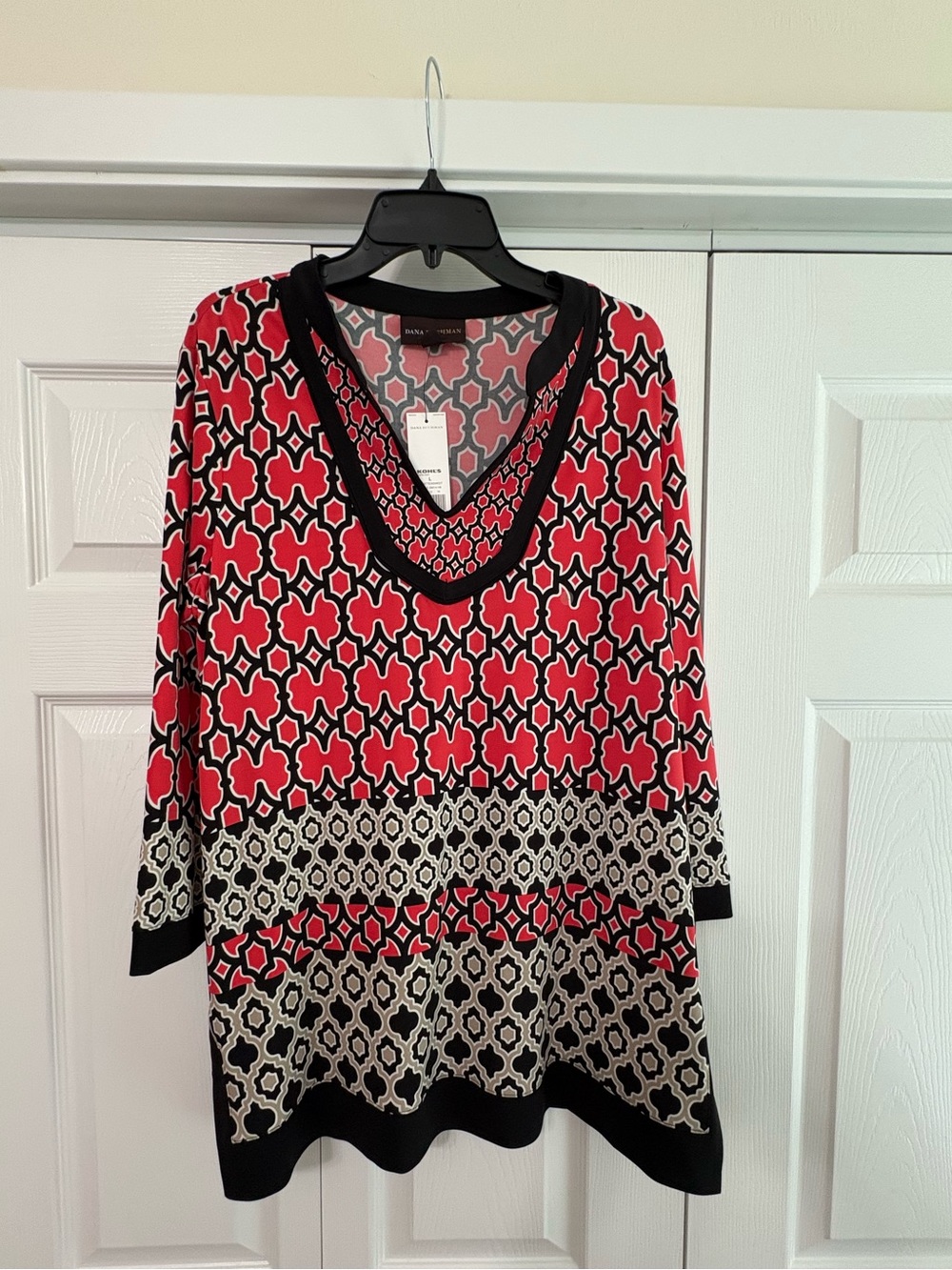 Dana Buchman Women's Red & Black Geometric 3/4 Sleeve. Size L. NWT.
